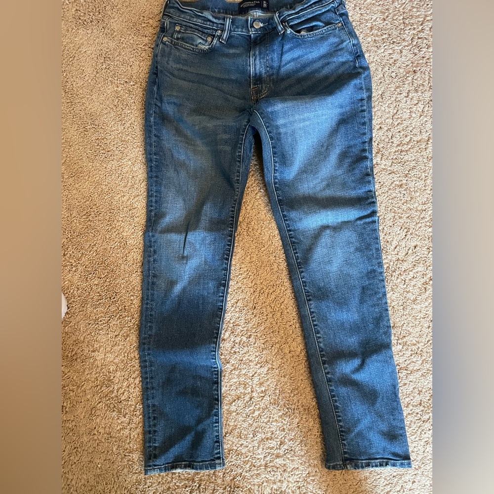 Abercrombie jeans signature stretch athletic skinny - women. Size 31W, 32L.